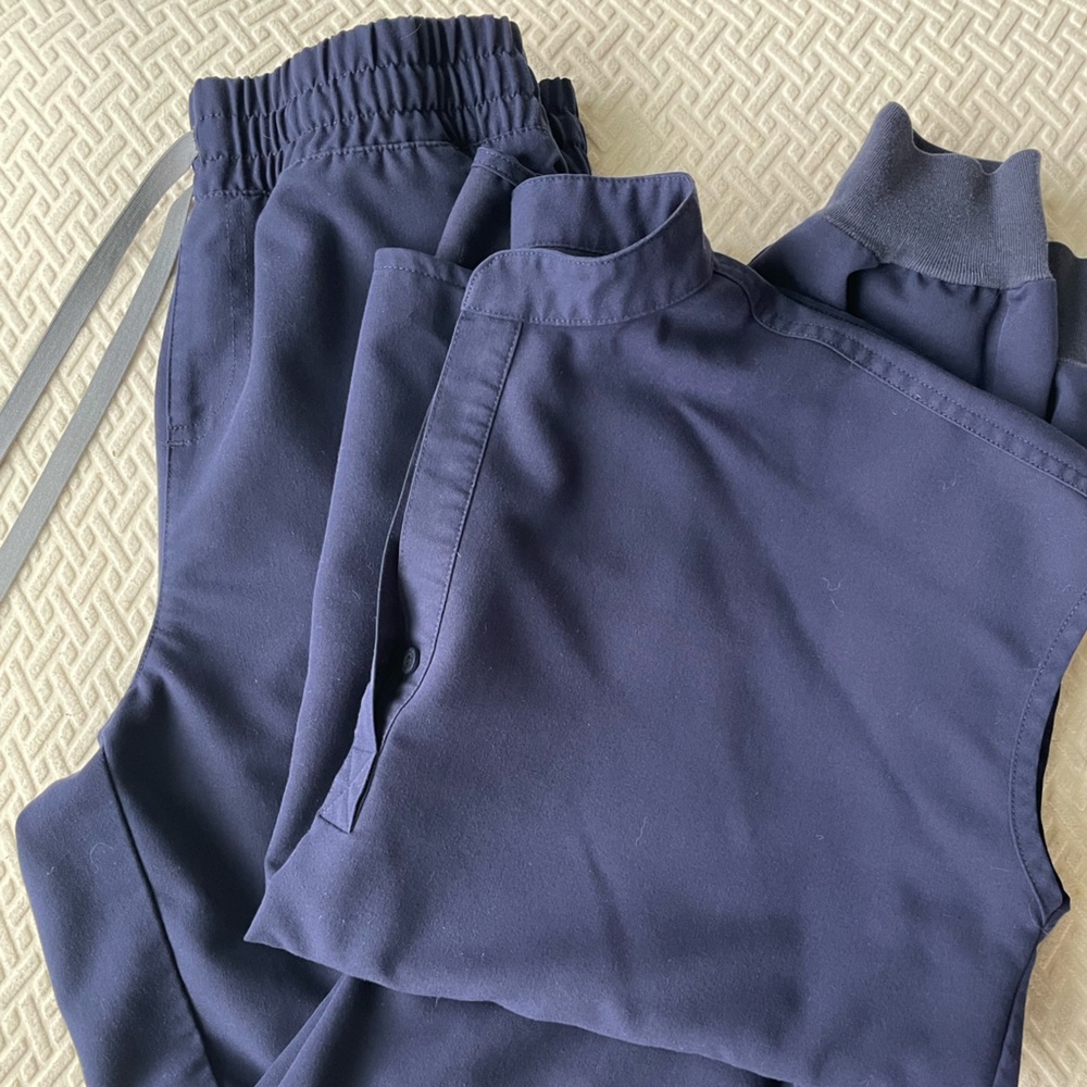 FIGS Navy Scrubs Set